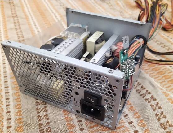 Oprava PC zdroje ATX-400PNF Fortron - Pen Electronics