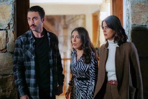 Doğukan Polat, Hivda Zizan Alp, Cemre Öktem - Velvyslancova dcera - Z filmu