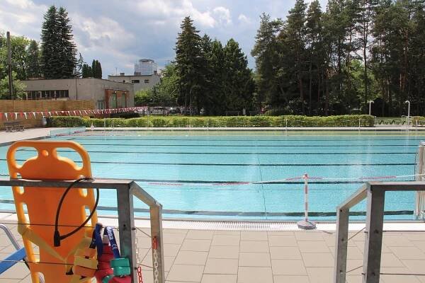 Koupaliště na Olomoucku zdražila, kolik letos dáte za vstup