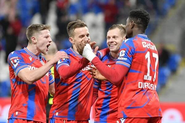 Fotbalisté Plzně udolali v osmifinále domácího poháru Zlín až v prodloužení. Dvakrát se trefil Kopic