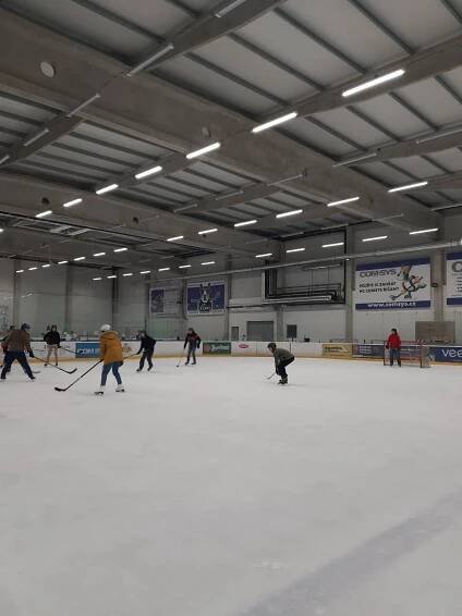 Kvinta a septima na ledě – Masarykovo klasické gymnázium Říčany