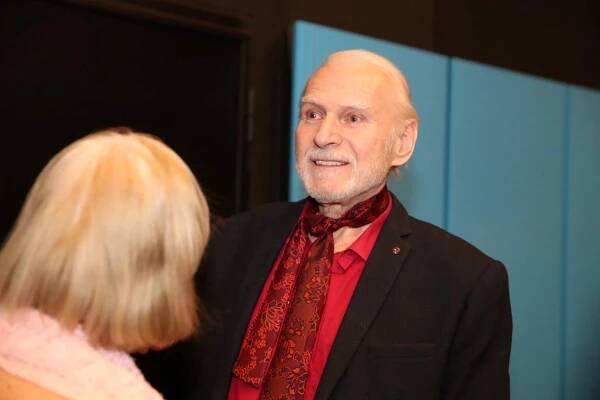 3 měsíce po smrti dirigenta Arnošta Moulíka (†87): Opožděné loučení s exšvagrem Havlové! Kdo přišel a kde...