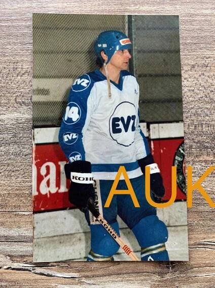 Ivan Hlinka v dresu EV ZUG za který hrával ve Švýcarsku HOKEJ, ČSSR