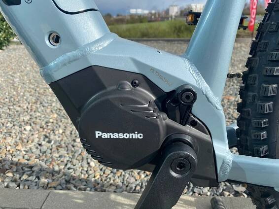 Dámské horské elektrokolo KELLYS Tayen R50 LTD 29"