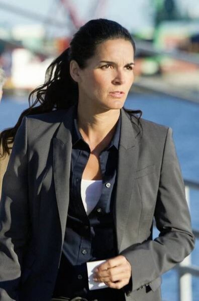 Rizzoli & Isles: Vraždy na pitevně - Sbohem, táto (S02E09) (2011)