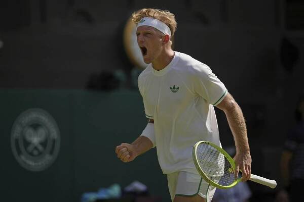 ATP Toronto: Davidovich Fokina sa cez Menšíka prebojoval do osemfinále, Rubľov zvládol drámu