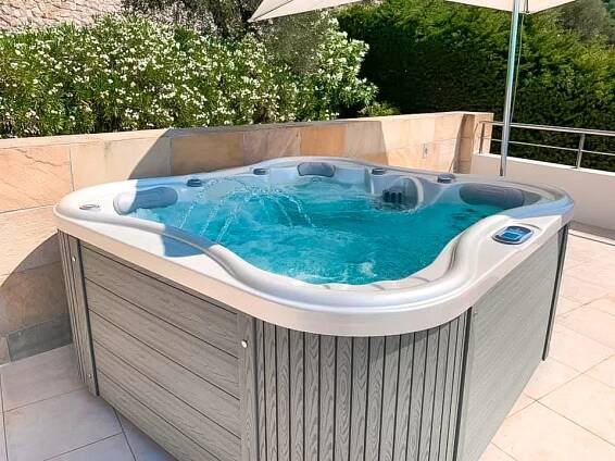 Canadian Spa Jacuzzi Nemo Excellence