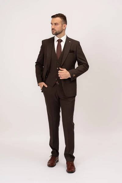 Hnědý pánský oblek Slim Fit s vestou, model Dorian | PACO ROMANO