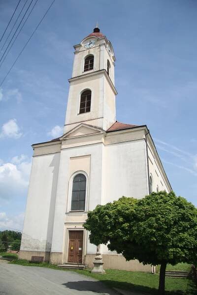 Soubor:Overview of Church of Saint Bartholomew in Opatov, Třebíč District.JPG – Wikipedie