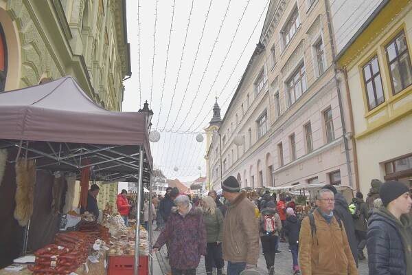 V Písku se táhnou stánky od Kamenného mostu až na Velké náměstí