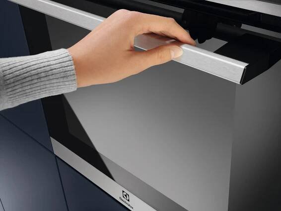 ELECTROLUX 800 SteamBoost EOB8S39WX