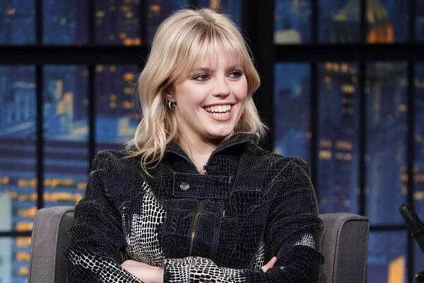 Reneé Rapp Shares She Has ‘Little Scar’ from ‘Painful’ 24th Birthday Sidewalk Fall
