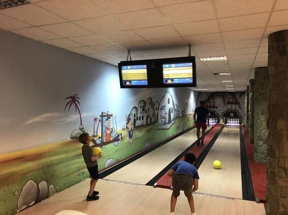 Bowling a opékačka - Dětský domov a Školní jídelna, Frýdek-Místek, příspěvková organizace