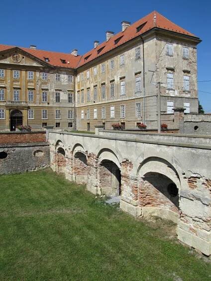Súbor:Holic zamek 010.jpg – Wikipédia