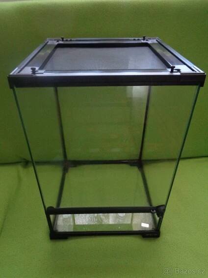 prodám terarium 30x30x45 cm
