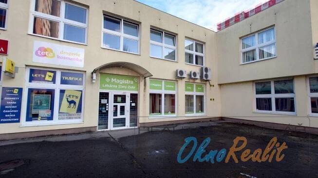 Pronájem obchodního prostoru v areálu budovy "Trumf Centrum" na ul. Trávník v Přerově. 