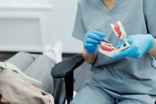 bezplatná Základová fotografie zdarma na téma čisté zuby, dentální hygiena, dentální nástroje Základová fotografie