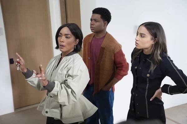 Angela Bassett, Elijah M. Cooper, Corinne Massiah - Záchranáři L. A. - Don't Drink the Water - Z filmu