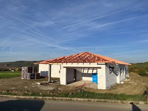 Příhradové střešní vazníky - výroba, doprava, montáž