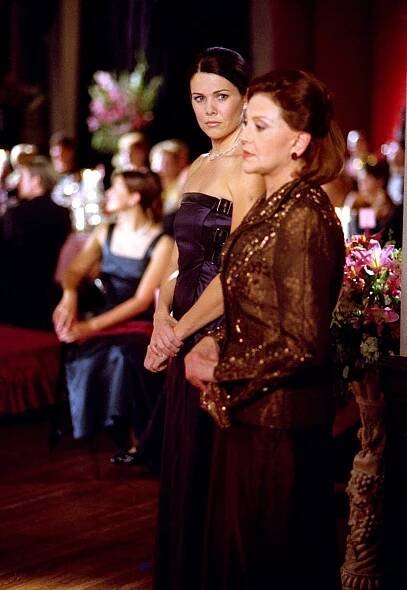 Gilmorova děvčata - Debutantka Lorelai Gilmorová (S02E06) (2001)
