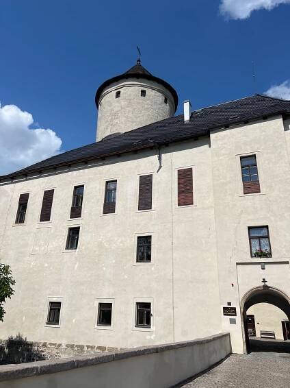 Hrad Rychmburk - Předhradí