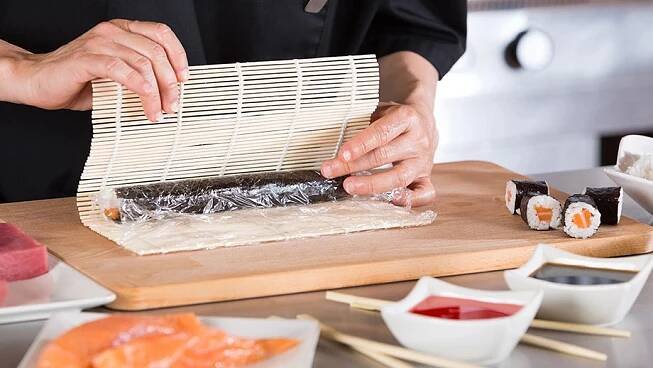 s cim delat sushi
