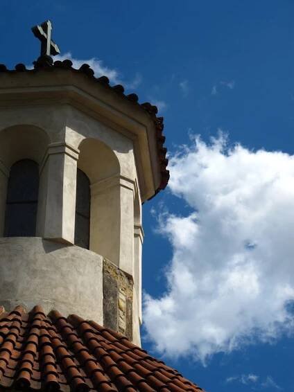 Krásná románská rotunda Sv. Longina
