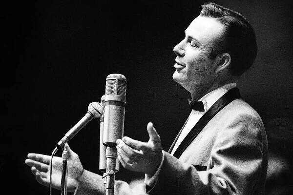 (GERMANY OUT) Jim Reeves- 1964 (Photo by ullstein bild/ullstein bild via Getty Images)