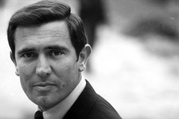 Strach o legendárního Bonda: George Lazenby (84) skončil v nemocnici!