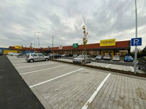 Retail park Senec - Traxial