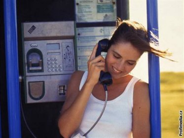 Telefonní budky už nejsou jen na volání. Můžete v nich jíst nebo hrát hry