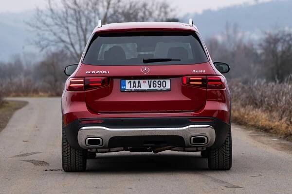 Prémiové SUV nemusí stát miliony: Mercedes GLB nabídne sedm míst a naftu se čtyřkolkou za cenu Kodiaqu
