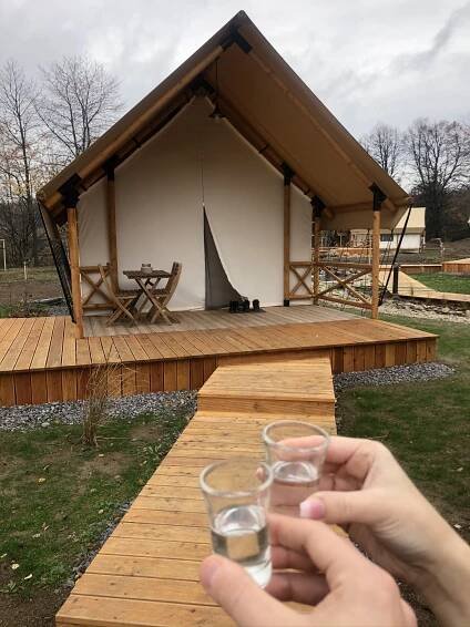 Stanovačka, akú ste ešte na Slovensku nezažili. Svezoznámy glamping si zamilujete | WomanMan