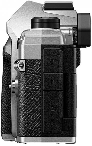 Fotoaparát Olympus OM-5 tělo + stříbrný objektiv Barva stříbrná