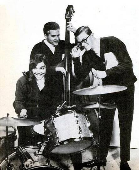 Black and white photograph of the Richard Carpenter Trio in 1967 – left to right; Karen Carpenter, Wes Jacobs, Richard Carpenter