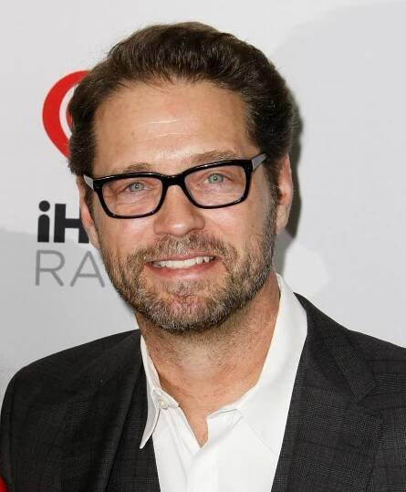 Herec Jason Priestley oslaví 51. narozeniny. Seriálový Brandon se vizáží výrazně proměnil - galerie | Život v Česku