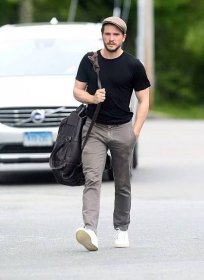 Game of Thrones' Kit Harington Spotted Out in Connecticut After Checking into Wellness Center for 'Personal Issues'