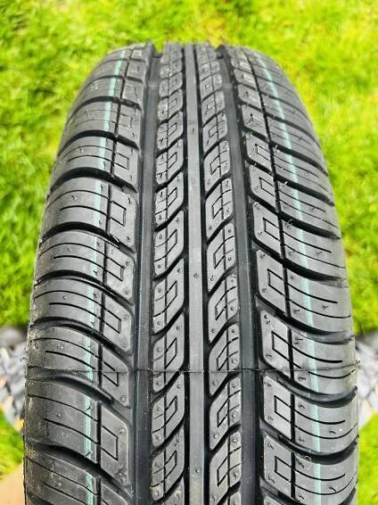 Prodam 4 komplet zimní kola 165/70 R14 jezděné pouze 3 měsíce, jako nové. Dále zcela nepoužívanou rezervu. Cena za komplet