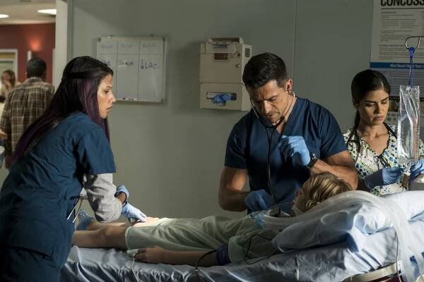 Noční směna - Family Matters - Z filmu - Tanaya Beatty, Mark Consuelos