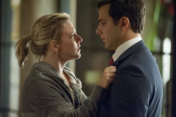 Exprezident Graves - A Tincture of Madness - Z filmu - Heléne Yorke, Skylar Astin