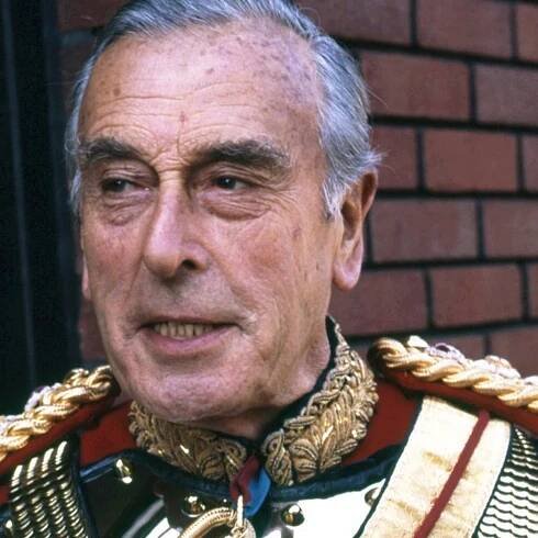 Princ Louis Windsor. Dostal jméno po Charlesově milovaném prastrýci, kterého zavraždila IRA