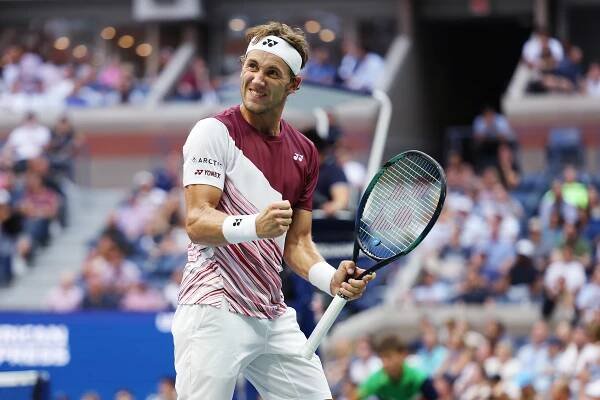 Casper Ruud celebrates during his win over Karen Khachanov.