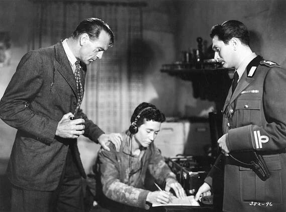 Plášť a dýka - Z filmu - Gary Cooper, Robert Alda