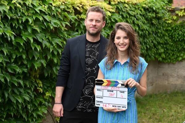FOTO: Sara Sandeva a Jakub Prachař točí nový seriál Jakub a Sara pro TV Prima – stránka 103