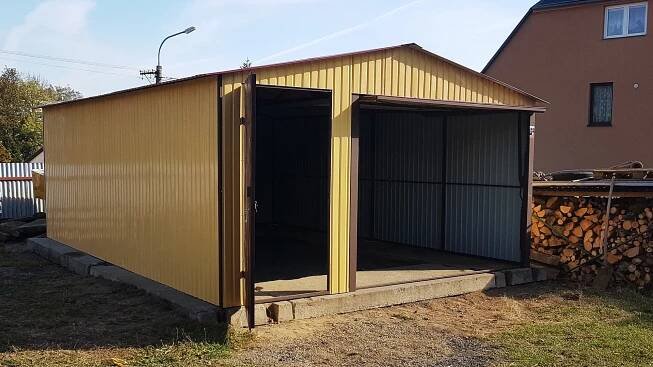Plechová montovaná garáž 4,5×6 m - béžová