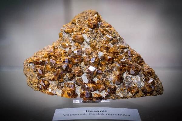 Turnovské muzeum Českého ráje představuje minerály z nitra horských masivů