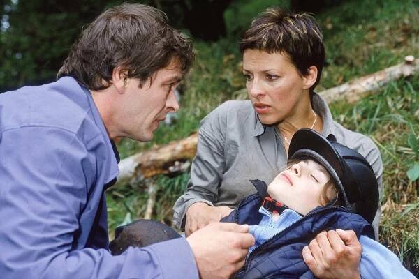 Medicopter 117 - Smrtící písek - Z filmu - Tom Mikulla, Sabine Petzl, Laura Sonntag