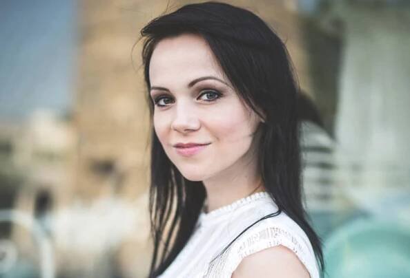 Je děsivé, jak rychle lidé zapomínají, říká Petra Lorencová, která hraje zavražděnou Židovku v inscenaci Naše třída