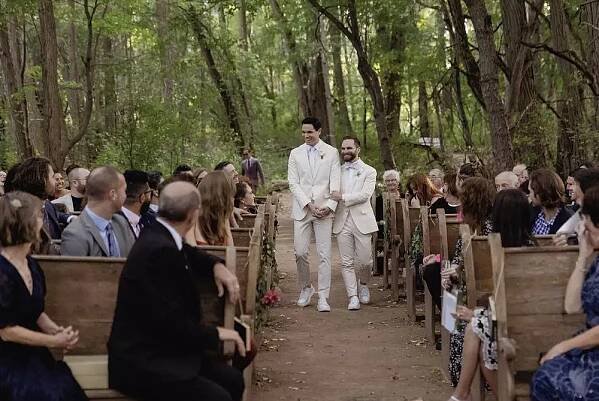 Gossip Girl’s Jason Gotay marries Michael Hartung