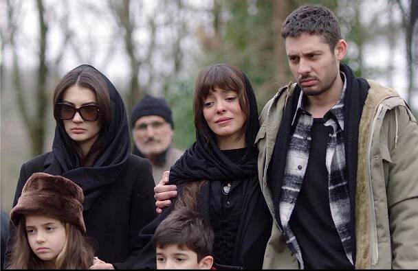 Selin Şekerci, Özgün Karaman - Kraliçe - Episode 1 - Z filmu